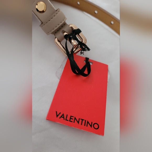 AUTH VALENTINO SHINNY BELT - Picture 3 of 8